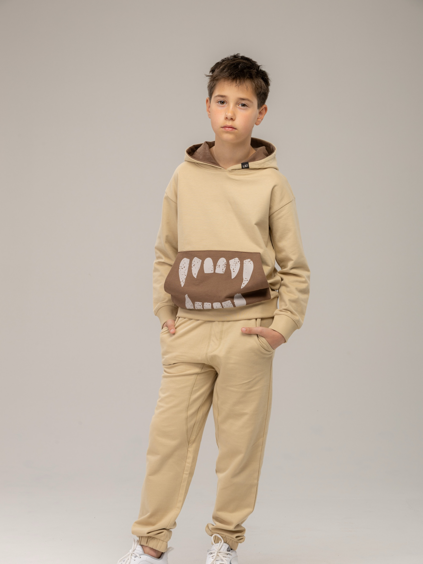 Beige Brown Teeth | Kapucnis fiú pulóver