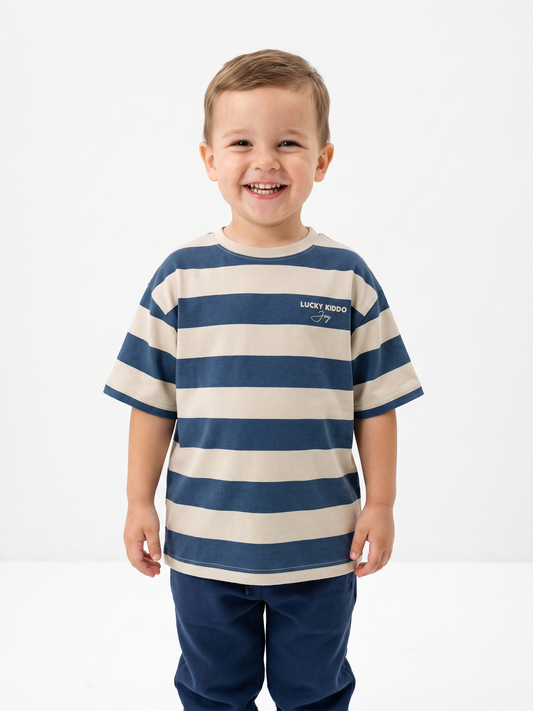 Sand Navy Stripes | Rövid ujjú póló fiúknak - laza szabás